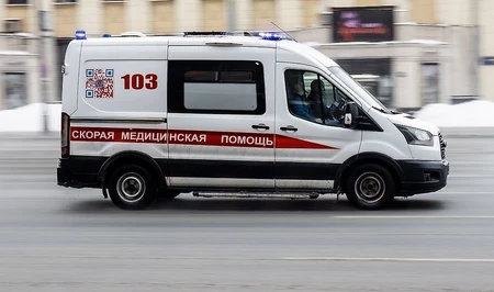 В России дрон атаковал служебный микроавтобус, есть погибшая