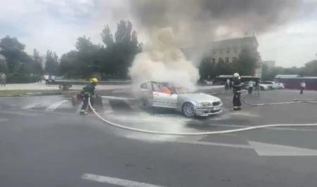 В столице загорелся легковой автомобиль