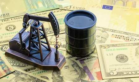 Нефтяные котировки снижаются на фоне прогресса в ирано-оманских переговорах по Ормузскому проливу