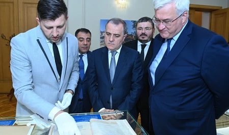 В МИД Украины Джейхуну Байрамову показали документы о дипломатической миссии АДР