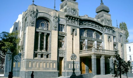 Четыре года без спектаклей в родных стенах: почему затянулся ремонт Театра оперы и балета в Баку?