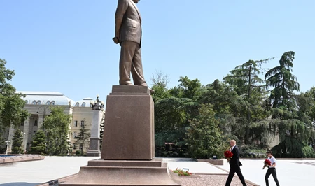 Президент Ильхам Алиев и первая леди Мехрибан Алиева совершили поездку в город Гянджа