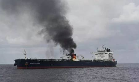 Вблизи побережья Йемена вооруженные люди на катере атаковали торговое судно