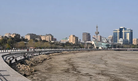 Баку может остаться без моря? Эколог оценил тревожный прогноз