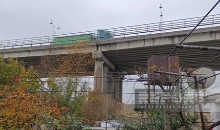 Некоторые дома вблизи моста в Шабранском районе пришли в аварийное состояние