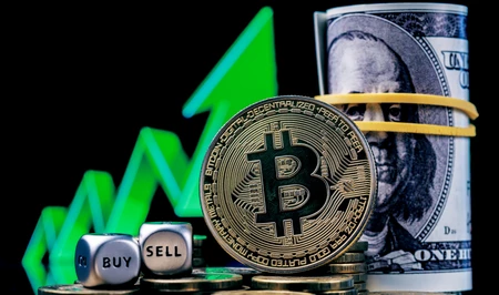 Биткоин пробил отметку в 82 000 долларов впервые с конца января