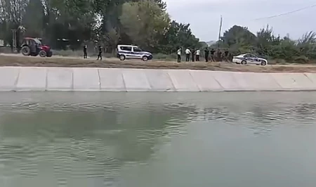 На дороге Агдаш-Габала автомобиль упал в водный канал