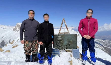 Сотрудники СГБ Азербайджана совершили восхождение на пик Гейдара