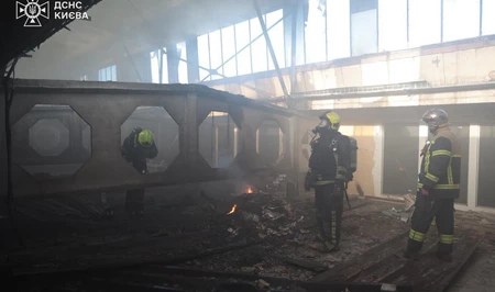 БПЛА ударил по офисному зданию в Киеве: пожар ликвидирован, жертв нет