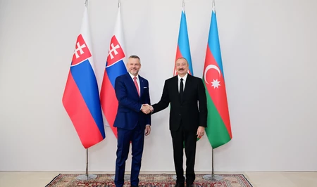 Президенты Азербайджана и Словакии выступают с заявлениями для прессы
