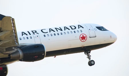 Самолет Air Canada выкатился за пределы ВПП при посадке