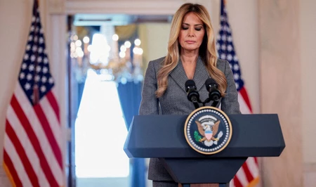 Жертвы Эпштейна раскритиковали Меланию Трамп после ее призыва к публичным слушаниям