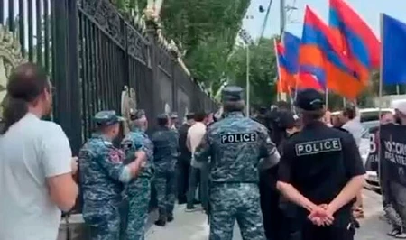 Протесты в Ереване: активисты выступили против визита Матвиенко
