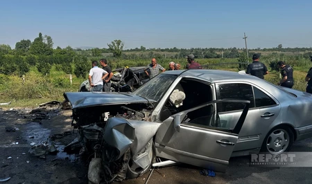 При столкновении двух автомобилей в Газахе погибли три человека
