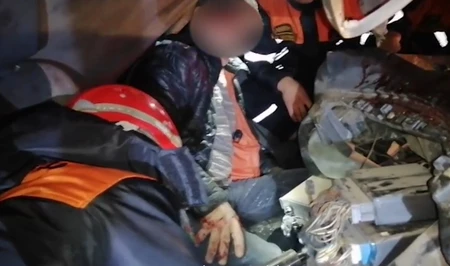 ДТП на трассе Баку – Алят – Газах: двое пострадавших оказались зажаты в грузовике