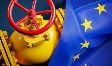 Цена газа в Европе впервые с марта превысила 800 долларов