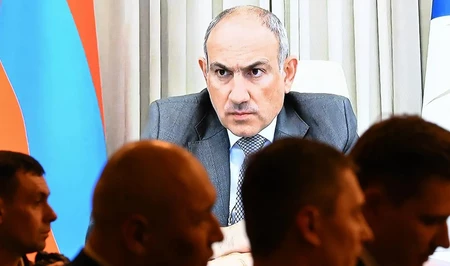 Решающая схватка в Армении и Запад в своем амплуа