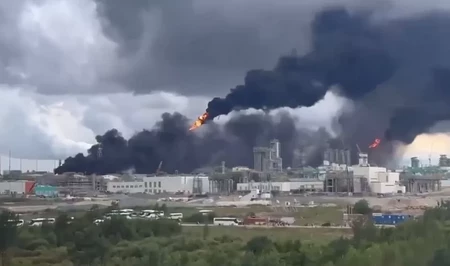 Пожар на крупном газохимическом комплексе в России потушен: число погибших возросло