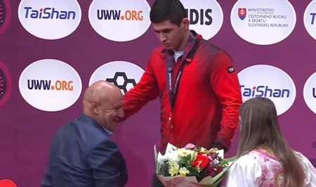 Скандал на ЧЕ: функционер из РФ назвал предателем чемпиона. За борца вступился тренер сборной АР