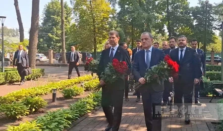 Джейхун Байрамов посетил парк имени Зарифы Алиевой в Украине