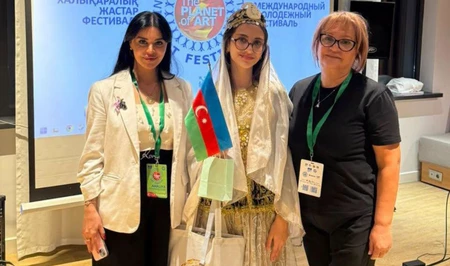 Юная художница из Баку удостоена награды на международном конкурсе в Казахстане