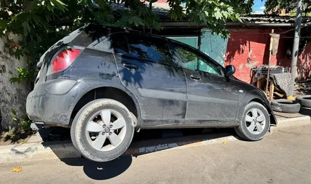 ДТП в Гяндже: водитель умер за рулем, автомобиль врезался в препятствие