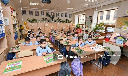 Проблемы первоклассников в Азербайджане: родители жалуются на сложные учебники и нагрузку