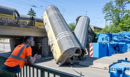 Столкновение грузовых поездов на мосту в Германии привело к гибели одного человека