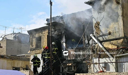 Пожар в жилом доме в Ясамальском районе Баку потушен