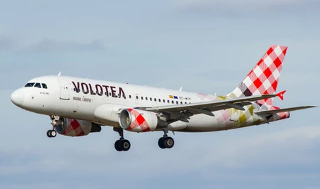 Самолет Volotea подал сигнал чрезвычайной ситуации и изменил курс