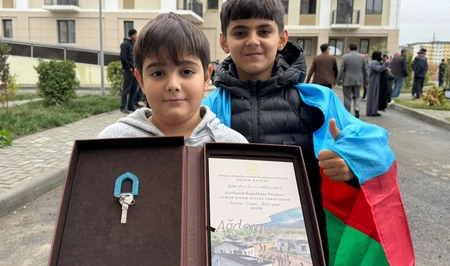 Семьям, прибывшим сегодня в город Агдам, вручили ключи от новых квартир