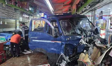 Тонный грузовик врезался в толпу на рынке в Южной Корее
