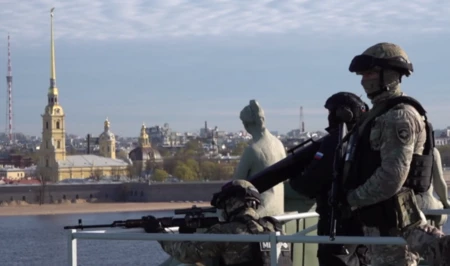 Распространились кадры попытки сбить украинские дроны над Санкт-Петербургом