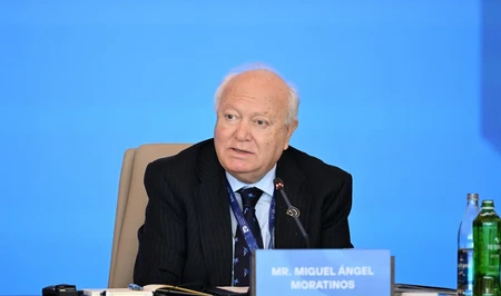 Моратинос призвал молодежь стать поколением, которое остановит войны