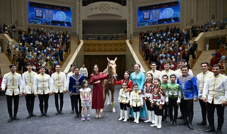 Лейла Алиева посетила выступление легендарной группы «Галкыныш»