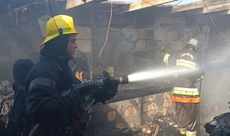 МЧС: На складе в Локбатане произошел пожар