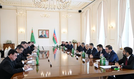 Состоялась встреча президентов Азербайджана и Туркменистана в расширенном составе