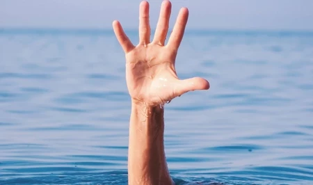 Водолазы МЧС извлекли из моря тела двух утонувших в Бильгях подростков
