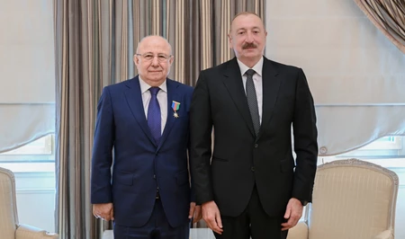 Президент Ильхам Алиев вручил Курбану Курбанову орден «Достлуг»