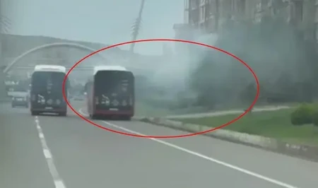 В Баку задымился автобус BakuBus
