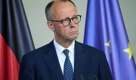 Канцлер ФРГ выступил против кулуарных договоренностей США и России по Украине