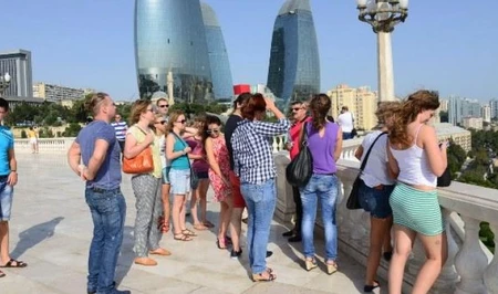 Число прибывших в Азербайджан туристов сократилось
