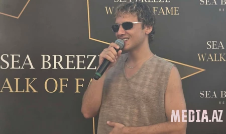 Турецкий певец Эдис Гергюлю получил именную звезду на Sea Breeze Walk of Fame