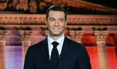 Лидер «Нацобъединения» Франции потребовал отставки Макрона из-за беспорядков