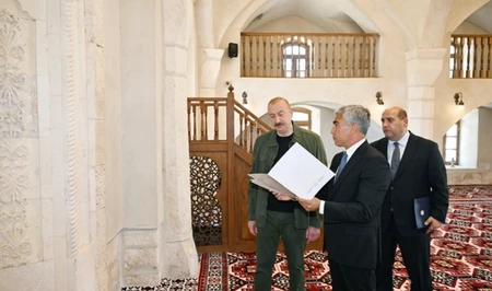 Помощник Президента Анар Алакбаров поделился кадрами из мечети в селе Гияслы
