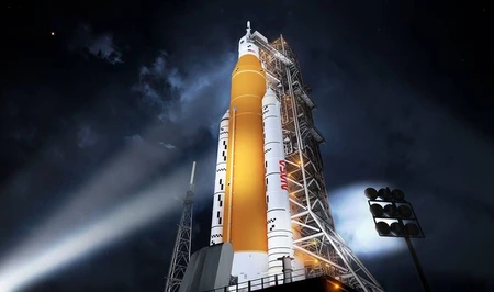 Ракету с кораблем для лунной миссии NASA доставили на стартовую площадку