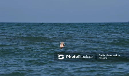 Водолазы МЧС Азербайджана обнаружили тело юноши, утонувшего в море в бакинском поселке