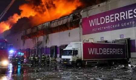 В России горит крупный склад Wildberries после атаки БПЛА