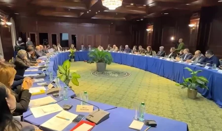 Стартовал круглый стол с участием представителей гражданского общества Азербайджана и Армении