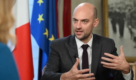 Франция заявила о задержании в Иране двух своих дипломатов